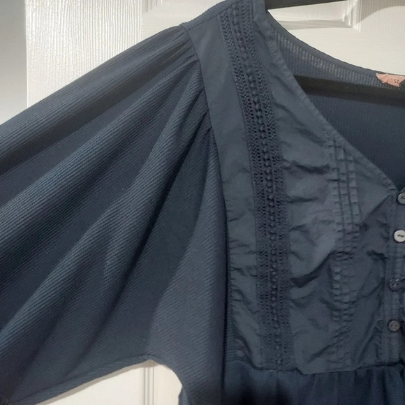 East Adeline Navy Blue 3/4 Sleeve Top in Size 2X - Picture 4 of 9